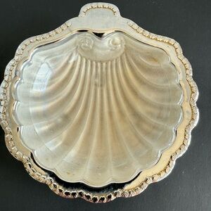 VTG Made in England Silverplate Shell Shaped Butter Dish w/Frosted Glass Insert